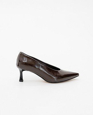 Класичну туфлі з гострим мисом