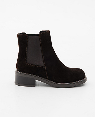 Черевики з квадратним мисом